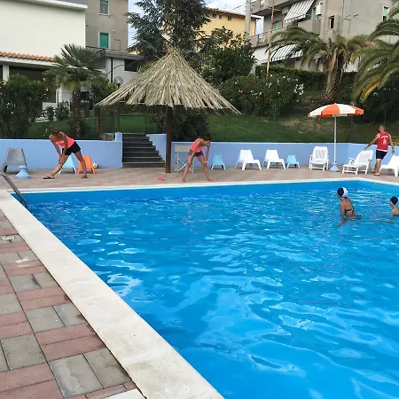 Pineto Resort فندق