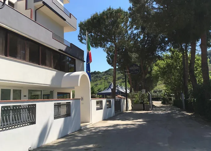 Pineto Resort Hotell 3*